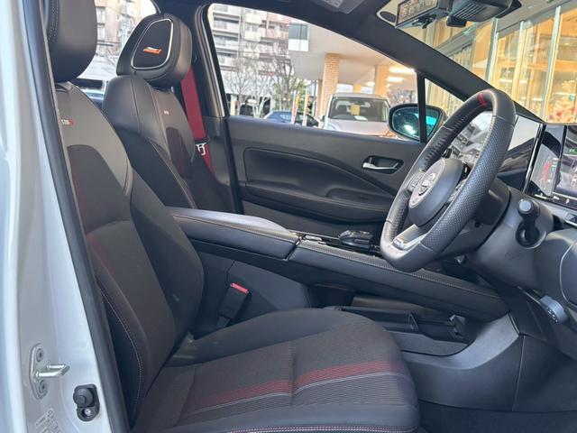 オーラ ニスモ　ＮＣナビ　全周囲Ｍ　プロパイ　前後ドラレコ　ＥＴＣ２．０　電動シート　ワンオナ　ＢＯＳＥ　寒冷地仕様　ＬＥＤヘッドライト　シートヒータ　ステアリングヒータ　ＮＩＳＭＯブルーミラ　カーボンミラー（18枚目）