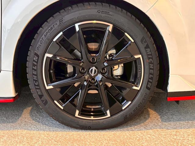 オーラ ニスモ　ＮＣナビ　全周囲Ｍ　プロパイ　前後ドラレコ　ＥＴＣ２．０　電動シート　ワンオナ　ＢＯＳＥ　寒冷地仕様　ＬＥＤヘッドライト　シートヒータ　ステアリングヒータ　ＮＩＳＭＯブルーミラ　カーボンミラー（29枚目）