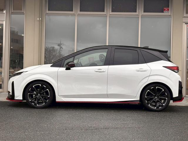 オーラ ニスモ　ＮＣナビ　全周囲Ｍ　プロパイ　前後ドラレコ　ＥＴＣ２．０　電動シート　ワンオナ　ＢＯＳＥ　寒冷地仕様　ＬＥＤヘッドライト　シートヒータ　ステアリングヒータ　ＮＩＳＭＯブルーミラ　カーボンミラー（40枚目）