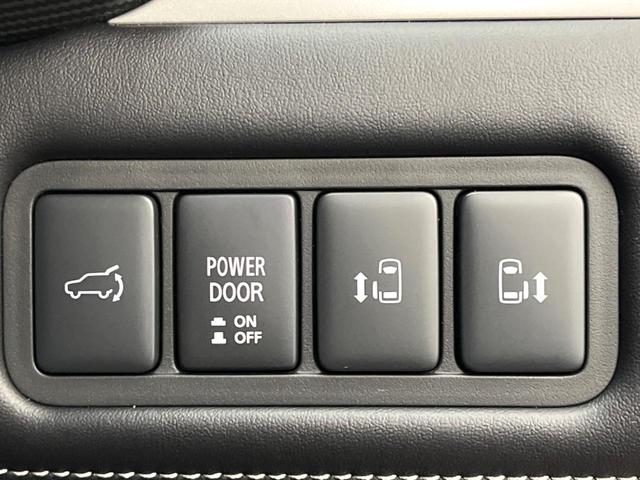 デリカＤ：５ シャモニー　４ＷＤ　両側電動ドア　９型ＳＤナビ　バックカメラ　衝突被害軽減システム　レーダークルーズ　禁煙車　電動リアゲート　ハーフレザーシート　パワーシート　スマートキー　ＬＥＤヘッド　ＥＴＣ　オートハイビーム（6枚目）