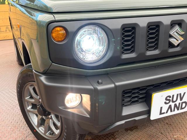 ジムニー ＸＣ　届出済未使用車　クルーズコントロール　シートヒーター　クリアランスソナー　ヘッドライトウォッシャー　ステアリングスイッチ　ＬＥＤヘッドライト　純正革巻きステアリング　純正１６インチアルミホイール（12枚目）