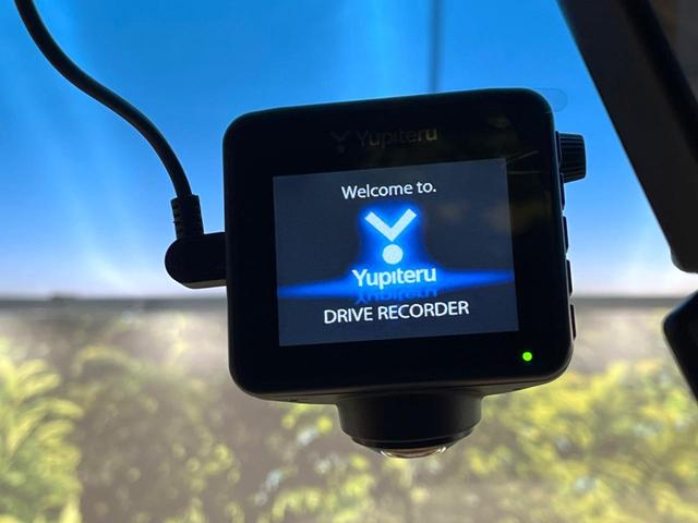 フリード Ｇ　エアロ　電動スライドドア　純正ナビ　バックカメラ　スマートキー　ＨＩＤヘッドライト　オートエアコン　ドラレコ　ＥＴＣ　Ｂｌｕｅｔｏｏｔｈ再生　ＣＤ／ＤＶＤ再生　禁煙車　プライバシーガラス　電動格納ミラー（6枚目）