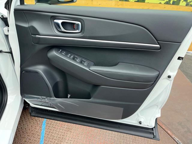 ヴェゼル ｅ：ＨＥＶ　Ｚ・ＰＬａＹパッケージ　ホンダセンシング　ハンズフリーパワーバックドア　車線逸脱警報　レーダークルーズコントロール　クリアランスソナー　パドルシフト　デュアルオートエアコン　オートエアコン　純正１８インチアルミ　オートライト（40枚目）