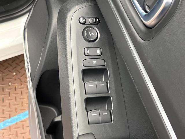 ヴェゼル ｅ：ＨＥＶ　Ｚ・ＰＬａＹパッケージ　ホンダセンシング　ハンズフリーパワーバックドア　車線逸脱警報　レーダークルーズコントロール　クリアランスソナー　パドルシフト　デュアルオートエアコン　オートエアコン　純正１８インチアルミ　オートライト（41枚目）