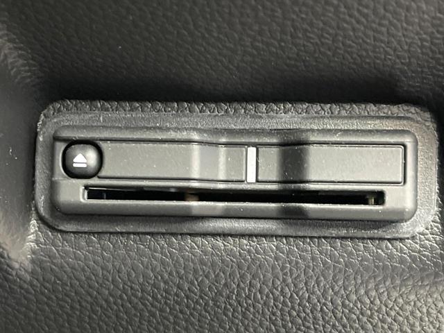 ステップワゴン ｅ：ＨＥＶスパーダ　プレミアムライン　１５．６型フリップダウンモニター　１１．４型ホンダコネクトナビ　全周囲カメラ　アダプティブクルーズ　デジタルインナーミラー　シートヒーター　ハーフレザーシート　電動リアゲート　ＥＴＣ２．０　禁煙車（10枚目）
