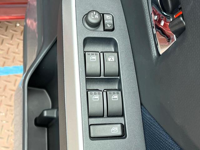 ルーミー カスタムＧ　両側電動スライド　コンフォートパッケージ　純正９型ナビ　全周囲カメラ　スマートアシスト　アダプティブクルーズコントロール　コーナーセンサー　アダプティブドライビングビーム　シートヒーター　ＬＥＤヘッド（42枚目）