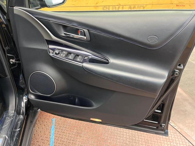 ハリアー プログレス　スタイルブルーイッシュ　ＴＲＤエアロ　ＪＢＬサウンド　純正９型ナビ　全周囲カメラ　トヨタセーフティセンス　レーダクルーズ　クリアランスソナー　パワーバックドア　ハーフレザーシート　パワーシート　ＬＥＤヘッドライト（46枚目）