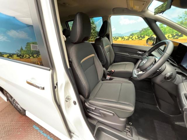 セレナ ハイウェイスターＶ　両側電動ドア　純正１２型ナビ　アラウンドビューモニター　日産プロパイロット　インテリジェントルームミラー　ブラインドスポットモニター　コーナーセンサー　ＬＥＤヘッド　ＥＴＣ２．０　オートライト（8枚目）