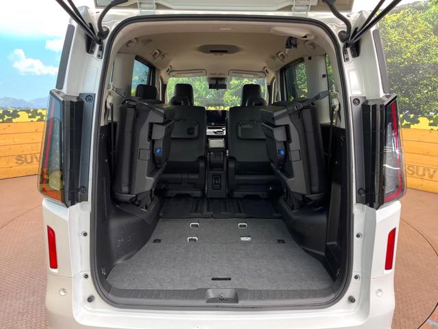 セレナ ハイウェイスターＶ　両側電動ドア　純正１２型ナビ　アラウンドビューモニター　日産プロパイロット　インテリジェントルームミラー　ブラインドスポットモニター　コーナーセンサー　ＬＥＤヘッド　ＥＴＣ２．０　オートライト（11枚目）