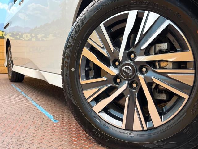 セレナ ハイウェイスターＶ　両側電動ドア　純正１２型ナビ　アラウンドビューモニター　日産プロパイロット　インテリジェントルームミラー　ブラインドスポットモニター　コーナーセンサー　ＬＥＤヘッド　ＥＴＣ２．０　オートライト（13枚目）