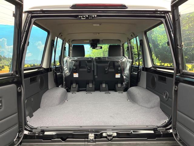 ランドクルーザー７０ ＡＸ　登録済未使用車　４ＷＤ　トヨタセーフティセンス　クルコン　ハーフレザーシート　オートマチックハイビーム　オートライト　ＬＥＤヘッドライト　レーンキープ　ダウンヒルアシスト　ウッドコンビステアリング（10枚目）