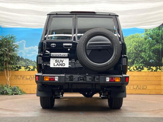 ランドクルーザー７０ ＡＸ　登録済未使用車　４ＷＤ　トヨタセーフティセンス　クルコン　ハーフレザーシート　オートマチックハイビーム　オートライト　ＬＥＤヘッドライト　レーンキープ　ダウンヒルアシスト　ウッドコンビステアリング（15枚目）