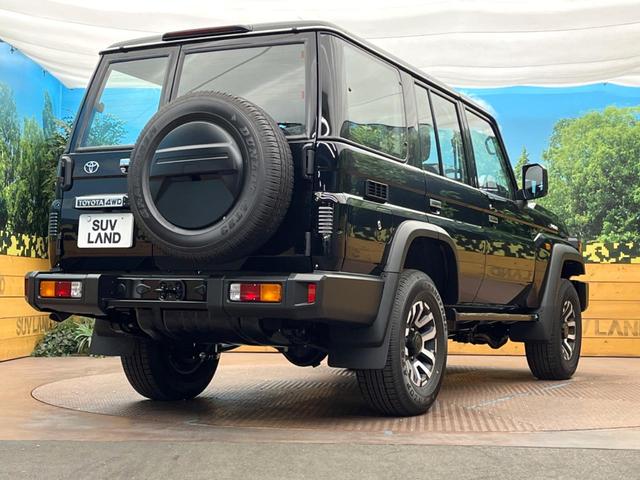 ランドクルーザー７０ ＡＸ　登録済未使用車　４ＷＤ　トヨタセーフティセンス　クルコン　ハーフレザーシート　オートマチックハイビーム　オートライト　ＬＥＤヘッドライト　レーンキープ　ダウンヒルアシスト　ウッドコンビステアリング（17枚目）