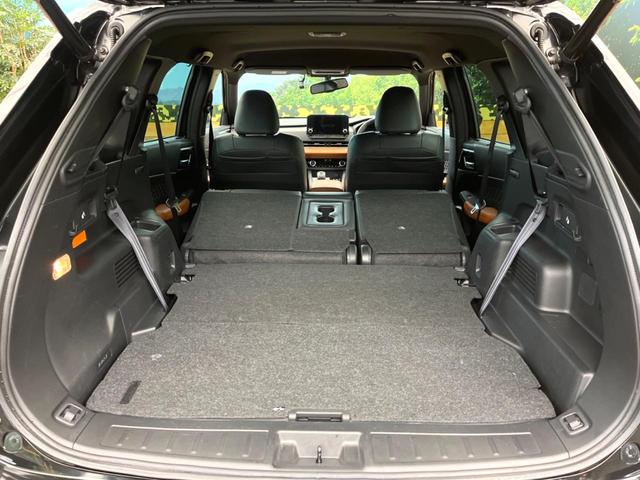 アウトランダーＰＨＥＶ Ｐ　寒冷地仕様　４ＷＤ　マイパイロット　純正９型ナビ　全周囲カメラ　ＢＯＳＥサウンド　前中席シートヒーター　パワーバックドア　前席メモリーシート　ＬＥＤヘッドライト　ワイヤレス充電　ｅーアシスト　禁煙車（14枚目）