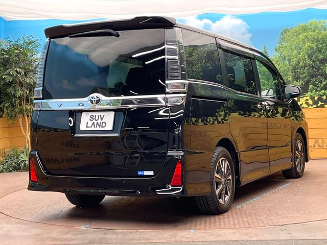 ヴォクシー ZS 煌III 両側電動スライドドア フリップダウン 純正9インチナビ トヨタセーフティセンス バックカメラ ハーフレザーシート コーナーセンサー クルコン レーンキープ LEDヘッドライト オートマチックハイビーム(17枚目)