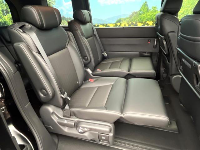ステップワゴン ｅ：ＨＥＶスパーダ　登録済未使用車　純正１１型ナビ　両側電動ドア　パワーバックドア　ホンダセンシング　レーダークルーズコントロール　前席シートヒーター　ハーフレザーシート　ＬＥＤヘッドライト　前席シートバックテーブル（12枚目）