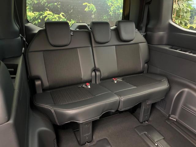 ステップワゴン ｅ：ＨＥＶスパーダ　登録済未使用車　純正１１型ナビ　両側電動ドア　パワーバックドア　ホンダセンシング　レーダークルーズコントロール　前席シートヒーター　ハーフレザーシート　ＬＥＤヘッドライト　前席シートバックテーブル（13枚目）