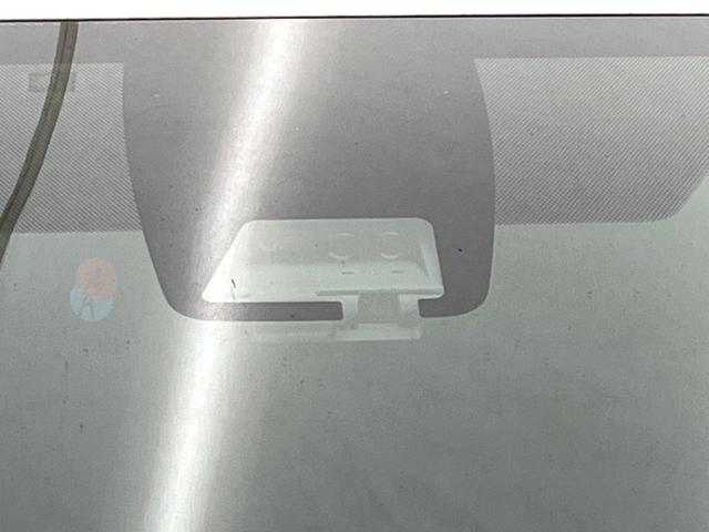 ヴォクシー ＺＳ　煌ＩＩＩ　両側電動スライド　フリップダウン　純正１０型ナビ　バックカメラ　トヨタセーフティセンス　ＬＥＤヘッドライト　オートマチックハイビーム　クルコン　クリアランスソナー　レーンキープ　ハーフレザーシート（6枚目）