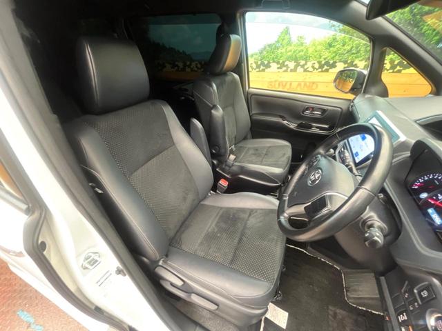 ヴォクシー ＺＳ　煌ＩＩＩ　両側電動スライド　フリップダウン　純正１０型ナビ　バックカメラ　トヨタセーフティセンス　ＬＥＤヘッドライト　オートマチックハイビーム　クルコン　クリアランスソナー　レーンキープ　ハーフレザーシート（7枚目）