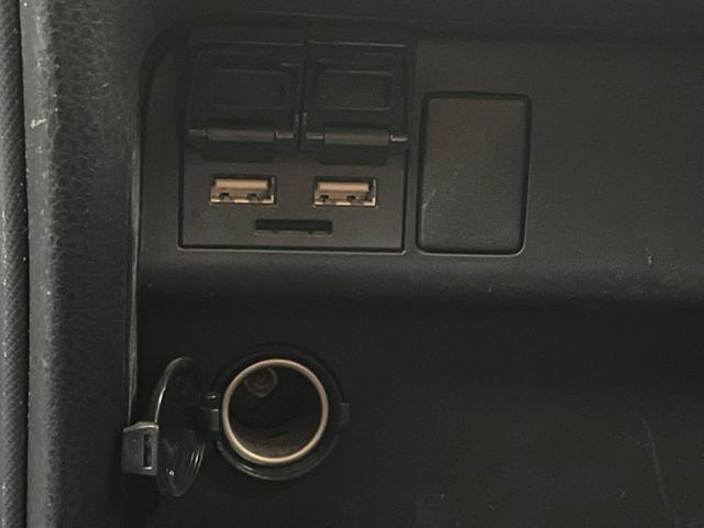 ヴォクシー ＺＳ　煌ＩＩＩ　両側電動スライド　フリップダウン　純正１０型ナビ　バックカメラ　トヨタセーフティセンス　ＬＥＤヘッドライト　オートマチックハイビーム　クルコン　クリアランスソナー　レーンキープ　ハーフレザーシート（40枚目）