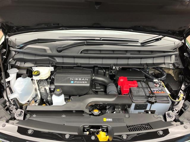 セレナ e-パワー ハイウェイスターV 登録済未使用車 プロパイロット 純正12.3型ナビ 両側電動スライド 全周囲カメラ デジタルインナーミラー ブラインドスポットモニター デュアルオートエアコン オートマチックハイビーム(18枚目)