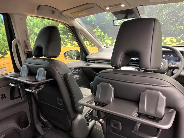 セレナ e-パワー ハイウェイスターV 登録済未使用車 プロパイロット 純正12.3型ナビ 両側電動スライド 全周囲カメラ デジタルインナーミラー ブラインドスポットモニター デュアルオートエアコン オートマチックハイビーム(42枚目)