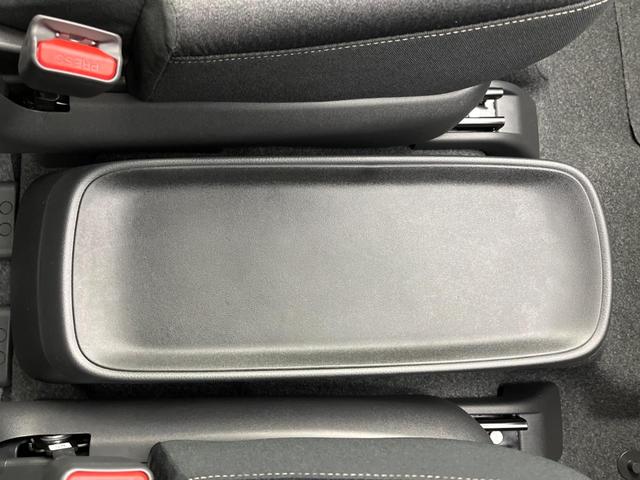 セレナ e-パワー ハイウェイスターV 登録済未使用車 プロパイロット 純正12.3型ナビ 両側電動スライド 全周囲カメラ デジタルインナーミラー ブラインドスポットモニター デュアルオートエアコン オートマチックハイビーム(68枚目)