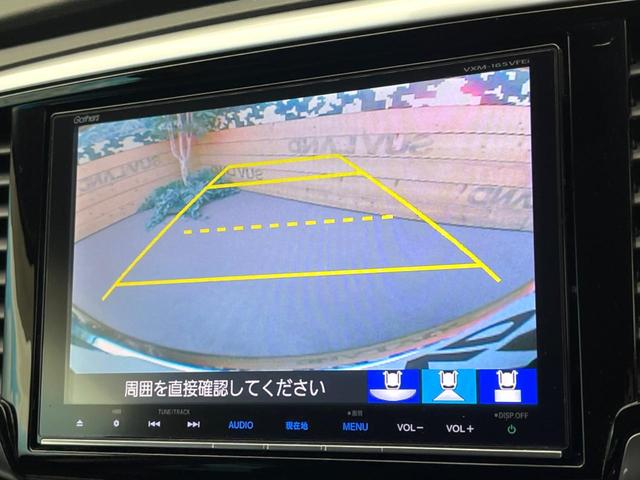 【バックカメラ】駐車時に後方がリアルタイム映像で確認できます。大型商業施設や立体駐車場での駐車時や、夜間のバック時に大活躍！運転スキルに関わらず、今や必須となった装備のひとつです！