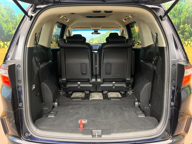 後席を格納すると、これだけの広さが！シーンに合わせたシートアレンジで、大きな荷物も積むことが出来ます♪