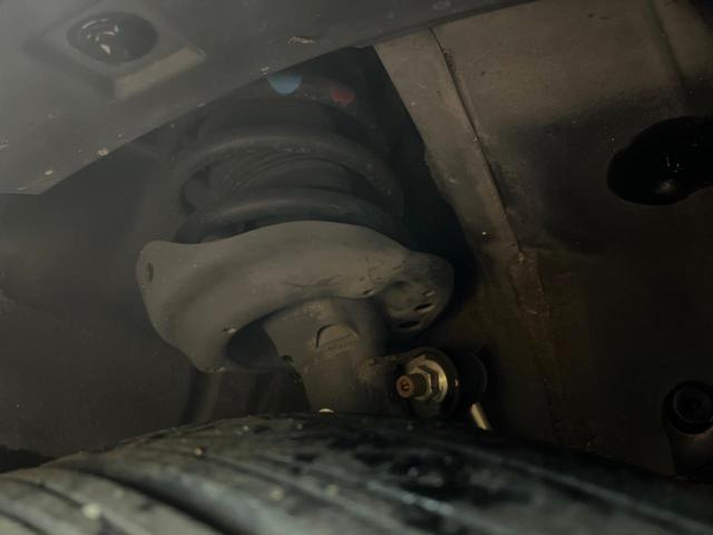 お車を安心してお乗りいただく為には、足回りの定期点検が欠かせません。サービスサポート（有償保証）では無料点検もご提供しており、安心のカーライフをお過ごしいただけるサポート体制が整っています。