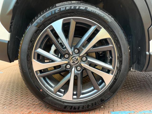 カローラクロス ハイブリッド　Ｚ　パノラマルーフ　１０．５型ナビ　全周囲カメラ　トヨタセーフティセンス　レーダクルーズ　ブラインドスポットモニター　パワーバックドア　パワーシート　シートヒーター　ＬＥＤヘッドライト　オートハイビーム（21枚目）