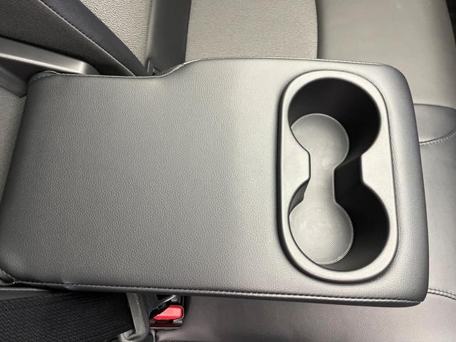 カローラクロス ハイブリッド　Ｚ　パノラマルーフ　１０．５型ナビ　全周囲カメラ　トヨタセーフティセンス　レーダクルーズ　ブラインドスポットモニター　パワーバックドア　パワーシート　シートヒーター　ＬＥＤヘッドライト　オートハイビーム（40枚目）