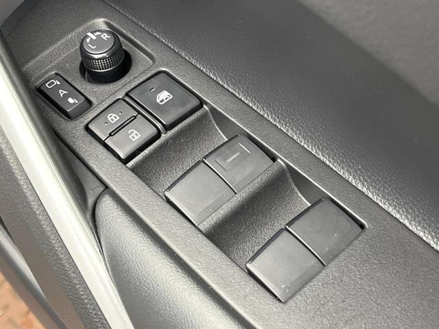 カローラクロス ハイブリッド　Ｚ　パノラマルーフ　１０．５型ナビ　全周囲カメラ　トヨタセーフティセンス　レーダクルーズ　ブラインドスポットモニター　パワーバックドア　パワーシート　シートヒーター　ＬＥＤヘッドライト　オートハイビーム（45枚目）