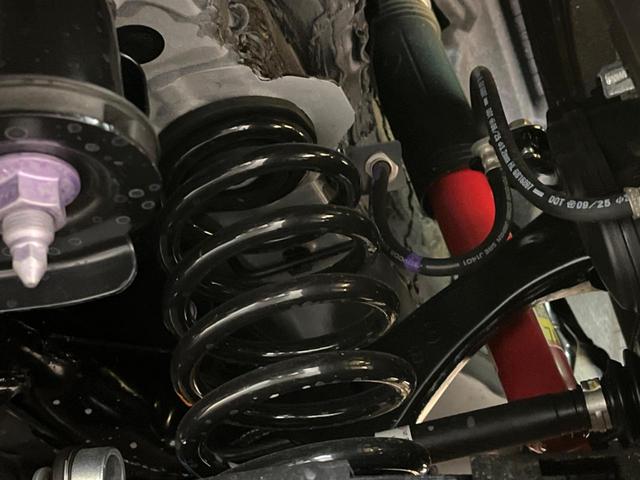 ＲＡＶ４ ハイブリッドアドベンチャー　オフロードパッケージＩＩ　登録済未使用車　純正１０．５型ナビ　レーダークルーズ　トヨタセーフティセンス　ブラインドスポットモニター　シートベンチレーション　バックカメラ　メモリーシート　デュアルオートエアコン（20枚目）