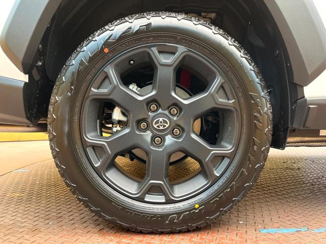 ＲＡＶ４ ハイブリッドアドベンチャー　オフロードパッケージＩＩ　登録済未使用車　純正１０．５型ナビ　レーダークルーズ　トヨタセーフティセンス　ブラインドスポットモニター　シートベンチレーション　バックカメラ　メモリーシート　デュアルオートエアコン（24枚目）