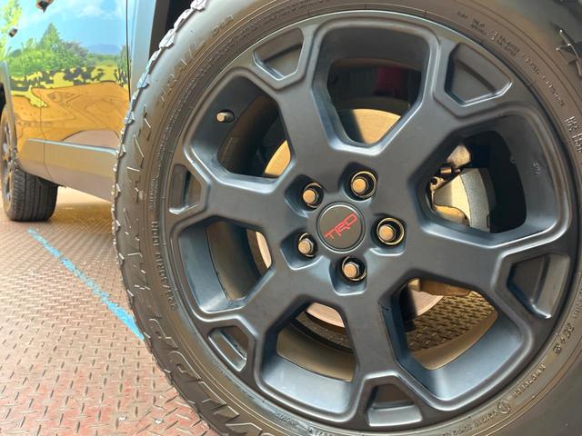 ＲＡＶ４ アドベンチャー　オフロードパッケージ　純正９型ナビ　シートベンチレーション　ブラインドスポットモニター　レーダークルーズコントロール　トヨタセーフティセンス　パワーシート　バックカメラ　オートマチックハイビーム　４ＷＤ（13枚目）