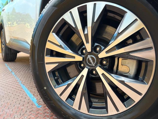 エクストレイル S e-4ORCE 衝突被害軽減システム クルーズコントロール エアコン デュアル 電動格納ミラー コーナーセンサー レーンアシスト 純正18インチアルミ オートマチックハイビーム 車線逸脱警報(13枚目)