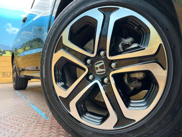 【純正１７インチアルミホイール】外観にマッチした純正アルミホイールを装着しております。各種社外アルミホイールや、スタッドレスタイヤも取扱いしております。是非ご相談ください♪