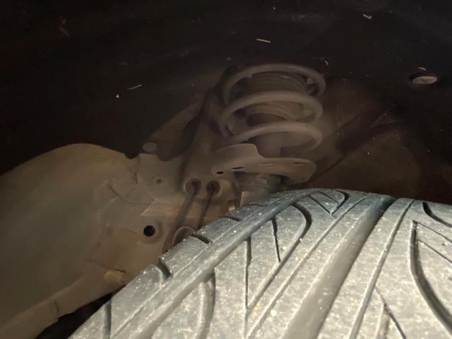 お車を安心してお乗りいただく為には、足回りの定期点検が欠かせません。サービスサポート（有償保証）では無料点検もご提供しており、安心のカーライフをお過ごしいただけるサポート体制が整っています。