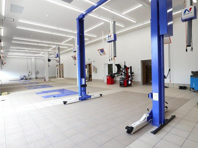 大型整備工場を完備しておりますので、ご納車後も安心です。