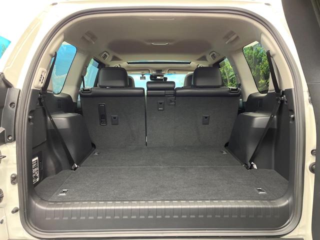 後席を格納すると、これだけの広さが！シーンに合わせたシートアレンジで、大きな荷物も積むことが出来ます♪