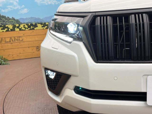 【ＬＥＤヘッドライト】悪天候や夜間走行時も良好な視界を確保し安心して運転できる高輝度ＬＥＤヘッドライトを装備！点灯速度が早く、消費電力も抑えられています。