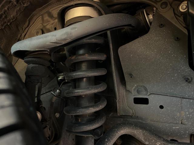 お車を安心してお乗りいただく為には、足回りの定期点検が欠かせません。サービスサポート（有償保証）では無料点検もご提供しており、安心のカーライフをお過ごしいただけるサポート体制が整っています。