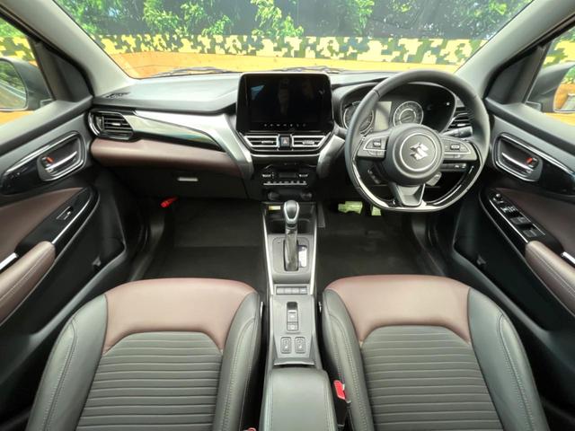 フロンクス ベースグレード　純正９型ナビ　全周囲カメラ　レーダークルーズコントロール　ブラインドスポットモニター　オートハイビーム　ＬＥＤヘッドライト　クリアランスソナー　置くだけ充電　禁煙車　シートヒーター　電子パーキング（2枚目）