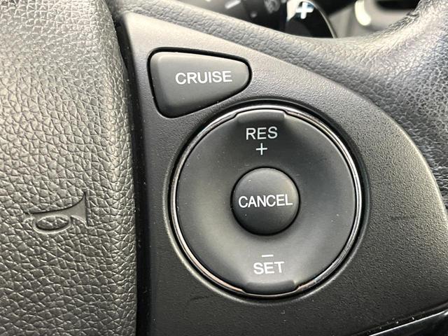 ヴェゼル ハイブリッドＺ　禁煙車　メーカー純正ナビ　フルセグ　バックカメラ　クルーズコントロール　シティブレーキアクティブシステム　ハーフレザーシート　ＬＥＤヘッド　ビルトインＥＴＣ　オートライト　ＣＤ　ＤＶＤ再生（5枚目）