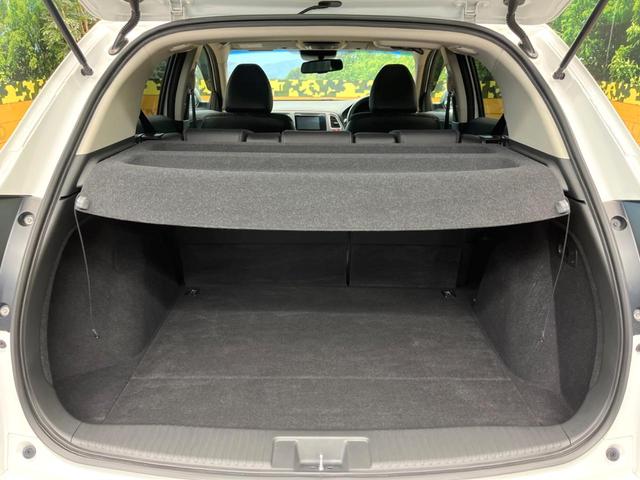 ヴェゼル ハイブリッドＺ　禁煙車　メーカー純正ナビ　フルセグ　バックカメラ　クルーズコントロール　シティブレーキアクティブシステム　ハーフレザーシート　ＬＥＤヘッド　ビルトインＥＴＣ　オートライト　ＣＤ　ＤＶＤ再生（11枚目）