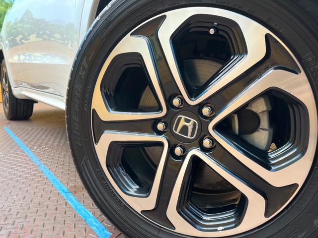 ヴェゼル ハイブリッドＺ　禁煙車　メーカー純正ナビ　フルセグ　バックカメラ　クルーズコントロール　シティブレーキアクティブシステム　ハーフレザーシート　ＬＥＤヘッド　ビルトインＥＴＣ　オートライト　ＣＤ　ＤＶＤ再生（28枚目）