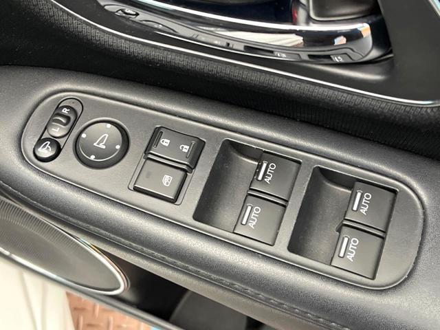 ヴェゼル ハイブリッドＺ　禁煙車　メーカー純正ナビ　フルセグ　バックカメラ　クルーズコントロール　シティブレーキアクティブシステム　ハーフレザーシート　ＬＥＤヘッド　ビルトインＥＴＣ　オートライト　ＣＤ　ＤＶＤ再生（42枚目）