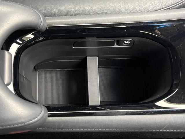 ヴェゼル ハイブリッドＺ　禁煙車　メーカー純正ナビ　フルセグ　バックカメラ　クルーズコントロール　シティブレーキアクティブシステム　ハーフレザーシート　ＬＥＤヘッド　ビルトインＥＴＣ　オートライト　ＣＤ　ＤＶＤ再生（61枚目）