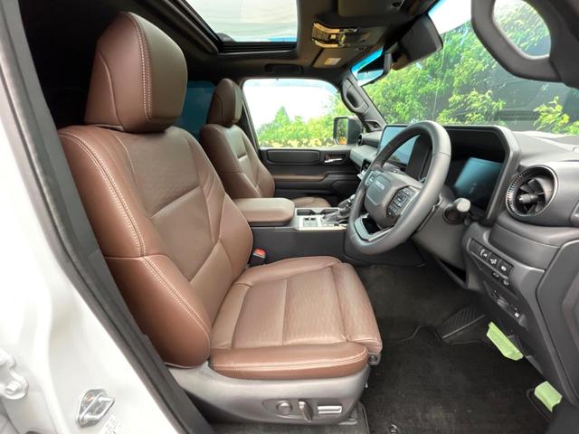 ランドクルーザー２５０ ＺＸ　７人乗り　サンルーフ　ＪＢＬサウンド　１２．３型純正ナビ　全周囲カメラ　セーフティセンス　レーダークルーズ　ＢＳＭ　デジタルミラー　電動リアゲート　メモリーシート　レザーシート　シートベンチレーション（14枚目）